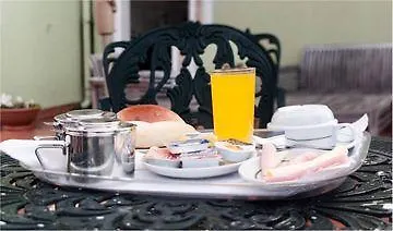 Residencial Caravela Hotel